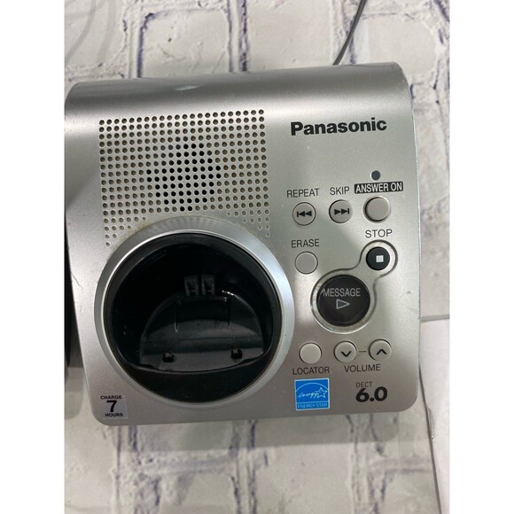 Panasonic KX-TG103S Two (2) Cordless Handset Phones with Bases, Power Cords, - Picture 3 of 11